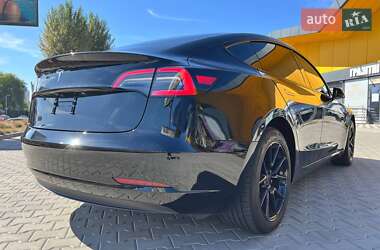 Седан Tesla Model 3 2023 в 