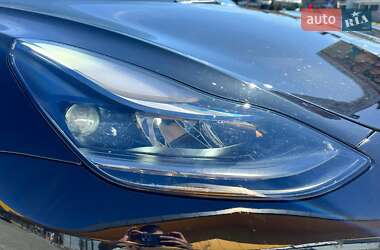 Седан Tesla Model 3 2023 в 