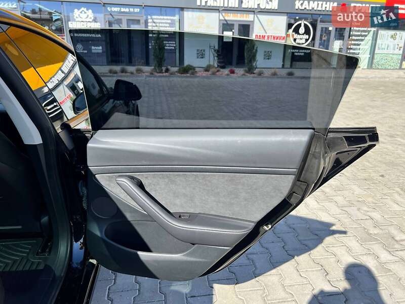 Седан Tesla Model 3 2023 в Киеве