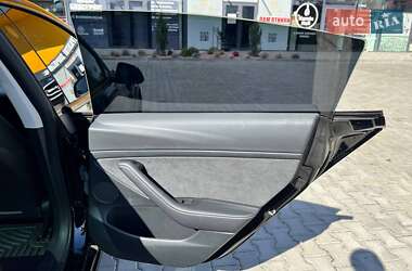 Седан Tesla Model 3 2023 в 