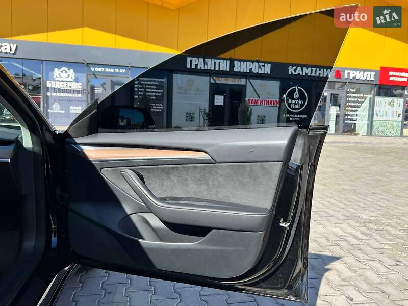 Седан Tesla Model 3 2023 в Киеве