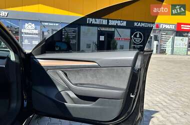 Седан Tesla Model 3 2023 в 