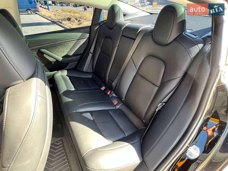 Седан Tesla Model 3 2023 в Киеве