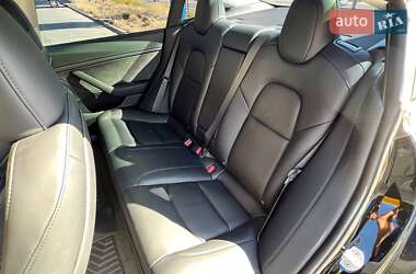 Седан Tesla Model 3 2023 в 