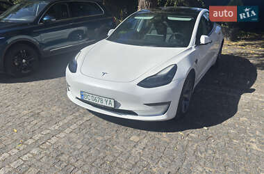 Седан Tesla Model 3 2022 в 