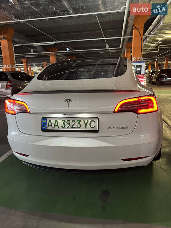 Седан Tesla Model 3 2019 в Киеве