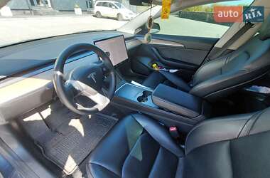 Седан Tesla Model 3 2022 в 