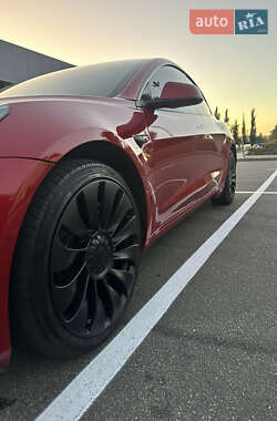 Седан Tesla Model 3 2022 в 