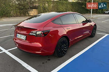 Седан Tesla Model 3 2022 в 