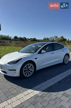 Седан Tesla Model 3 2022 в 