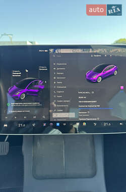 Седан Tesla Model 3 2022 в 