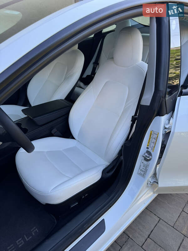 Седан Tesla Model 3 2022 в Львові