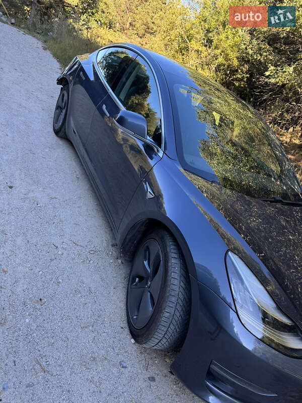 Седан Tesla Model 3 2020 в Черновцах