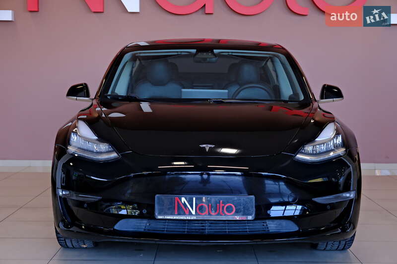 Седан Tesla Model 3 2019 в Одесі