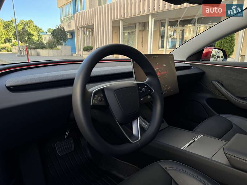 Седан Tesla Model 3 2024 в Одесі