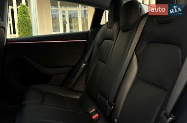 Седан Tesla Model 3 2024 в 
