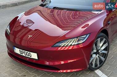 Седан Tesla Model 3 2024 в 