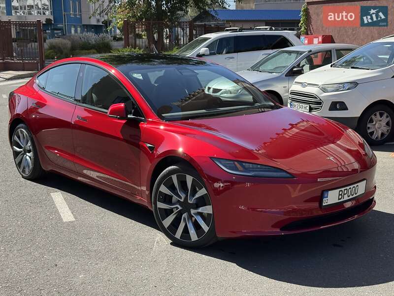Седан Tesla Model 3 2024 в 