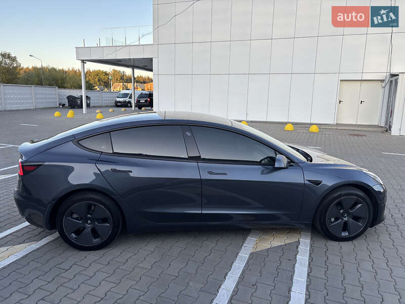 Седан Tesla Model 3 2021 в Києві