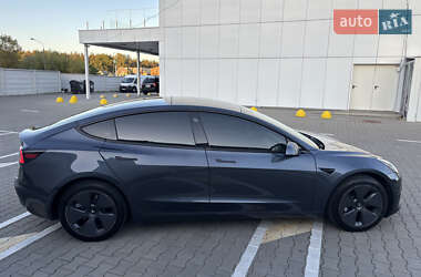 Седан Tesla Model 3 2021 в 