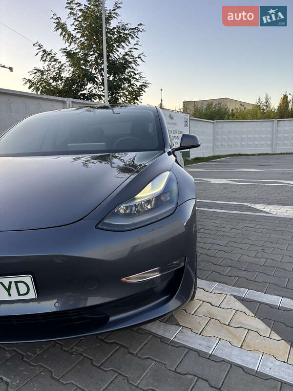 Седан Tesla Model 3 2021 в Києві