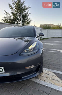 Седан Tesla Model 3 2021 в 