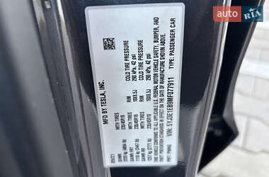 Седан Tesla Model 3 2021 в 