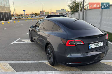 Седан Tesla Model 3 2021 в 