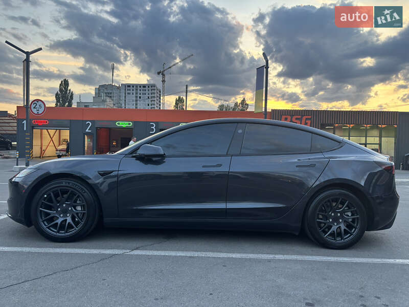 Седан Tesla Model 3 2024 в Харкові