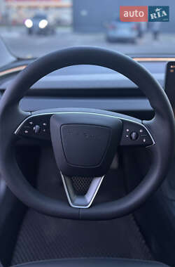 Седан Tesla Model 3 2024 в 