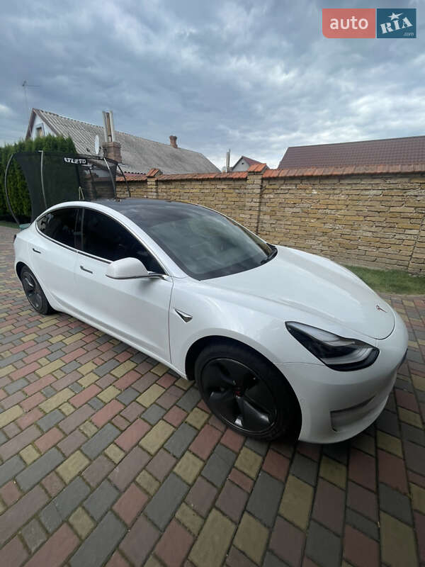 Седан Tesla Model 3 2020 в Луцке