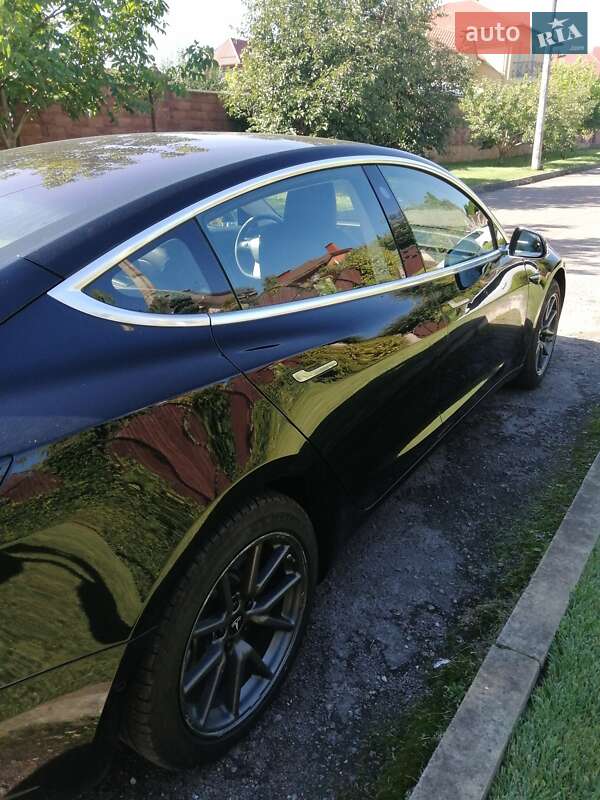 Седан Tesla Model 3 2018 в Рівному