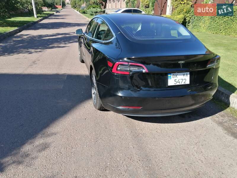Седан Tesla Model 3 2018 в Рівному