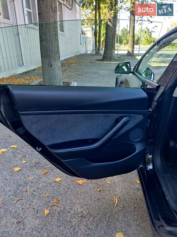 Седан Tesla Model 3 2022 в Дніпрі