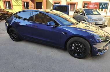 Седан Tesla Model 3 2022 в 