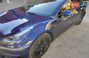 Седан Tesla Model 3 2022 в 