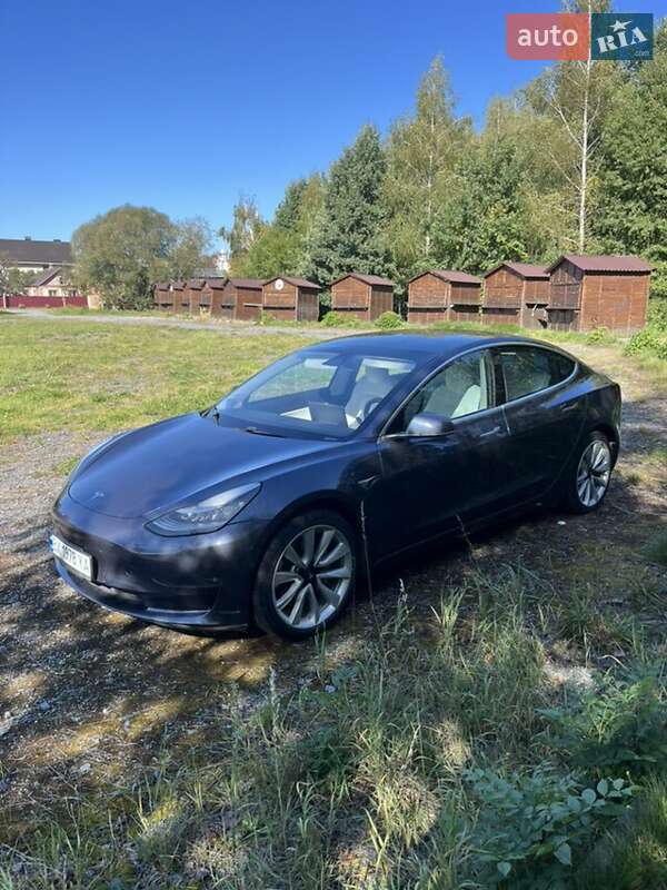 Седан Tesla Model 3 2020 в Шепетовке