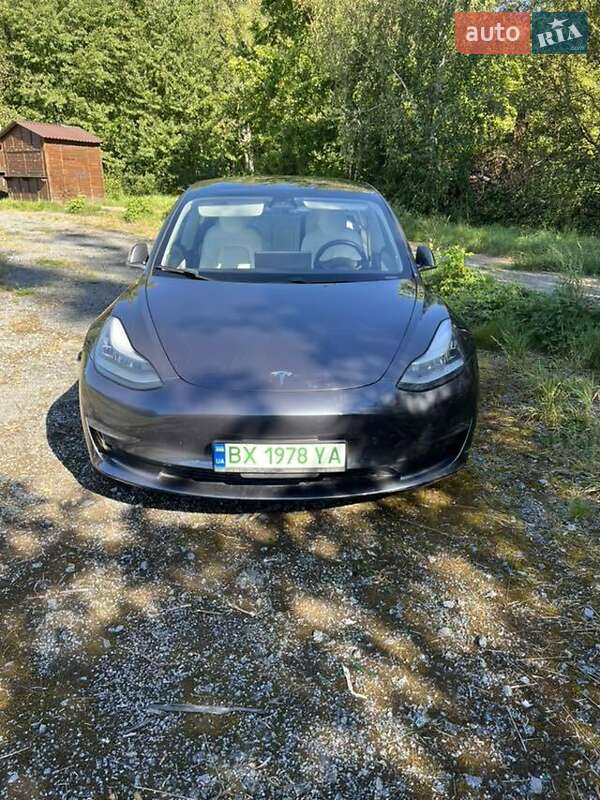 Седан Tesla Model 3 2020 в Шепетовке