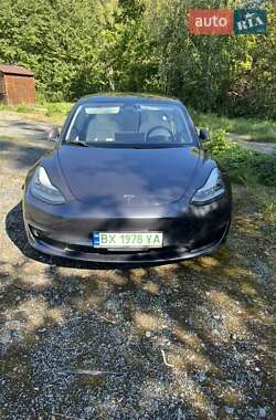 Седан Tesla Model 3 2020 в 