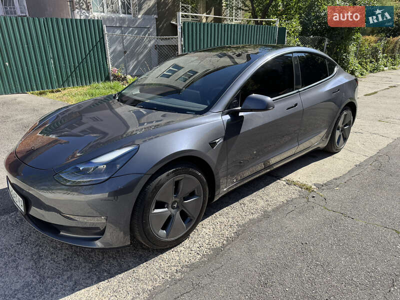 Седан Tesla Model 3 2023 в 