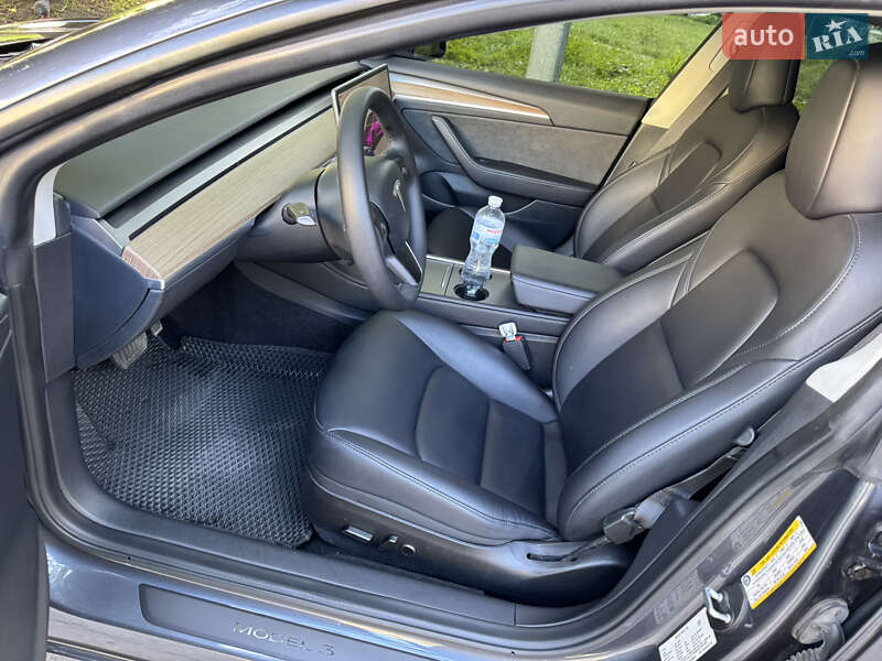 Седан Tesla Model 3 2023 в Виннице