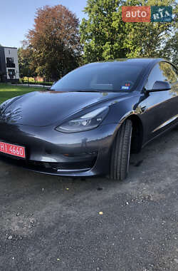 Седан Tesla Model 3 2022 в 