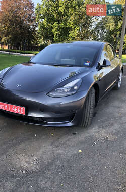 Седан Tesla Model 3 2022 в 