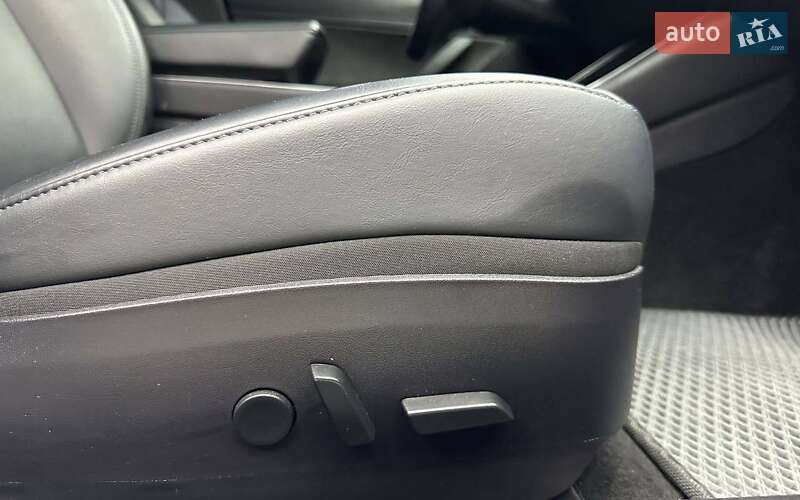 Седан Tesla Model 3 2019 в Чернівцях