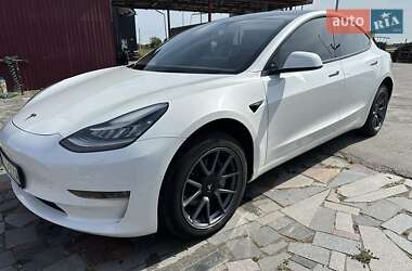 Седан Tesla Model 3 2022 в 