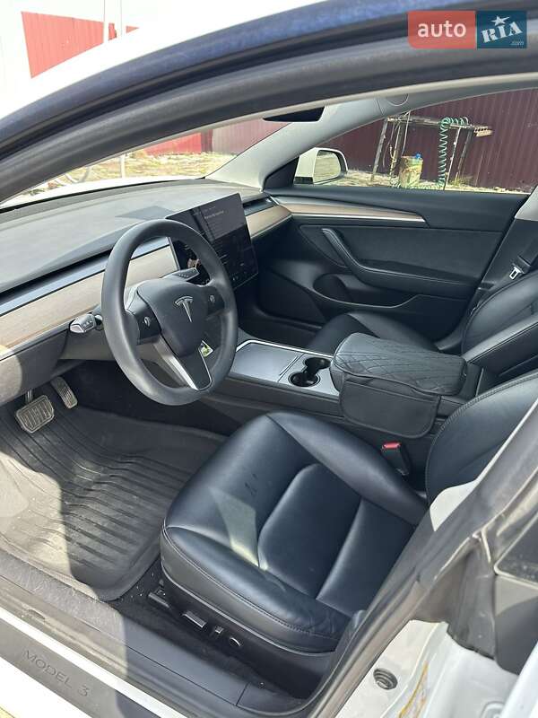 Седан Tesla Model 3 2022 в Буську