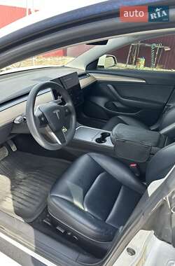 Седан Tesla Model 3 2022 в 