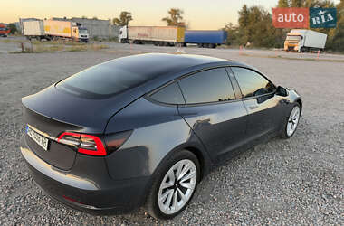 Седан Tesla Model 3 2022 в 