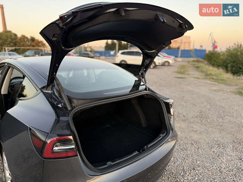 Седан Tesla Model 3 2022 в Дніпрі