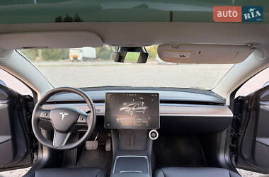 Седан Tesla Model 3 2022 в 